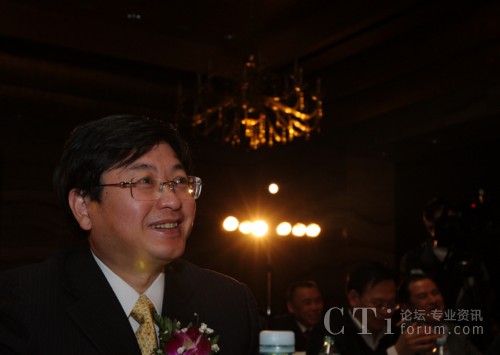  ��114�T�������E������񿂽�(j��ng)��¶���_�ĵ�΢Ц