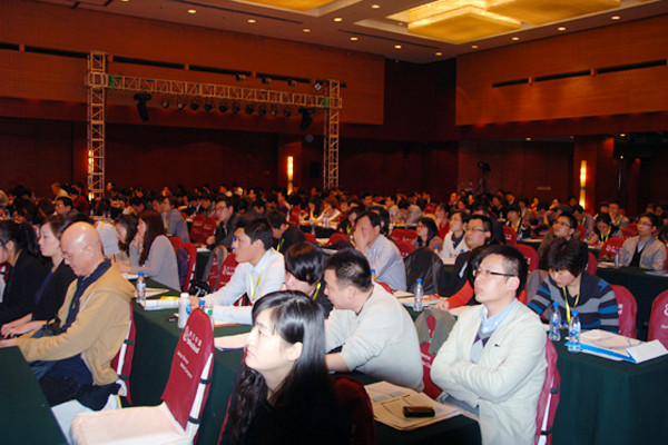 2012�Ї��������ļ���I(y��)ͨ�Ŵ������չ����F(xi��n)��