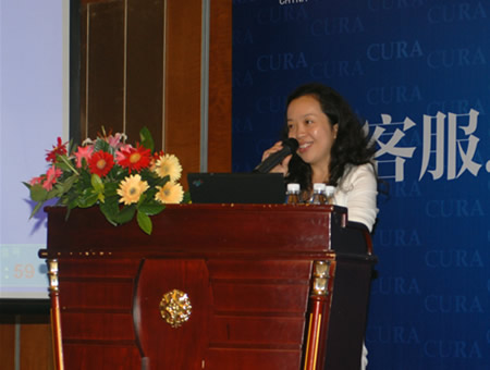 藍光地產(chǎn)營銷CRM中心常務副總經(jīng)理熊瑛女士介紹藍光CRM之道